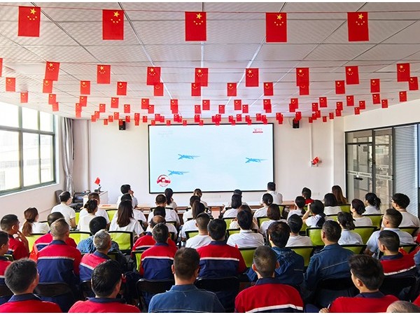 銘記歷史珍愛(ài)和平，砥礪奮進(jìn)開(kāi)創(chuàng)未來(lái)！歐能機(jī)械集體觀看勝利日紀(jì)念大會(huì)