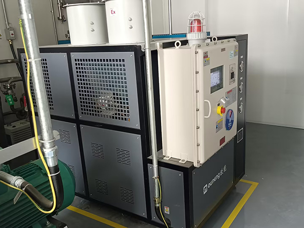 光刻膠原材料反應(yīng)罐防爆冷熱循環(huán)一體機