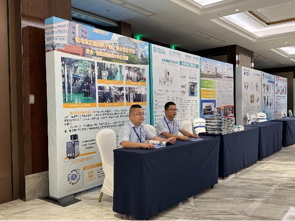 第二屆磷酸鐵鋰產業鏈高峰論壇，歐能機械展示模溫機溫控設備創新技術