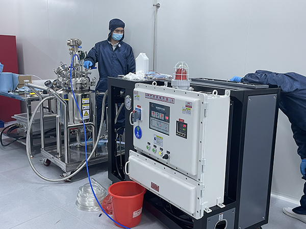 涂布膠反應(yīng)釜控溫防爆水式模溫機(jī)