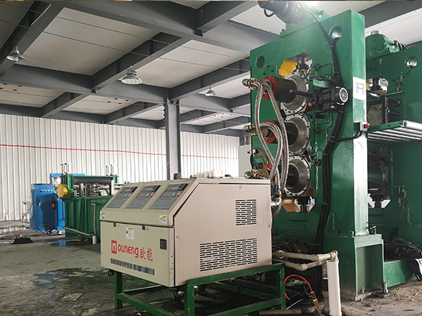 輥筒用模溫機(jī)進(jìn)行溫度控制，精準(zhǔn)控溫助力生產(chǎn)