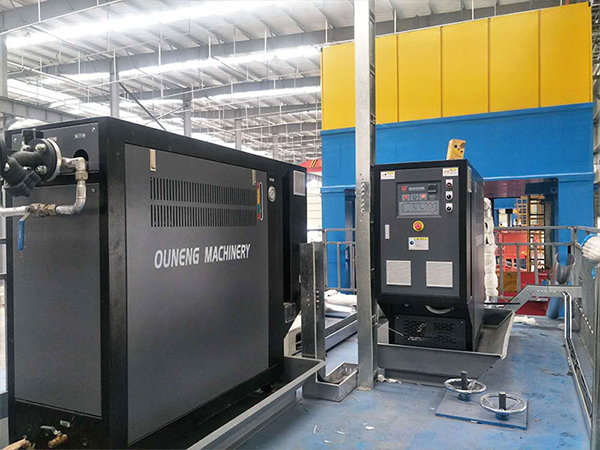 隔熱墊成型模溫機，為汽車內(nèi)飾件提供控溫解決方案