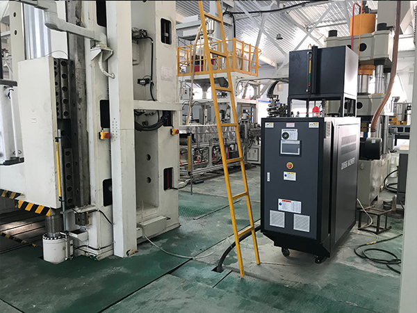 復合材料部件成型，使用碳纖維成型模溫機控溫效果好